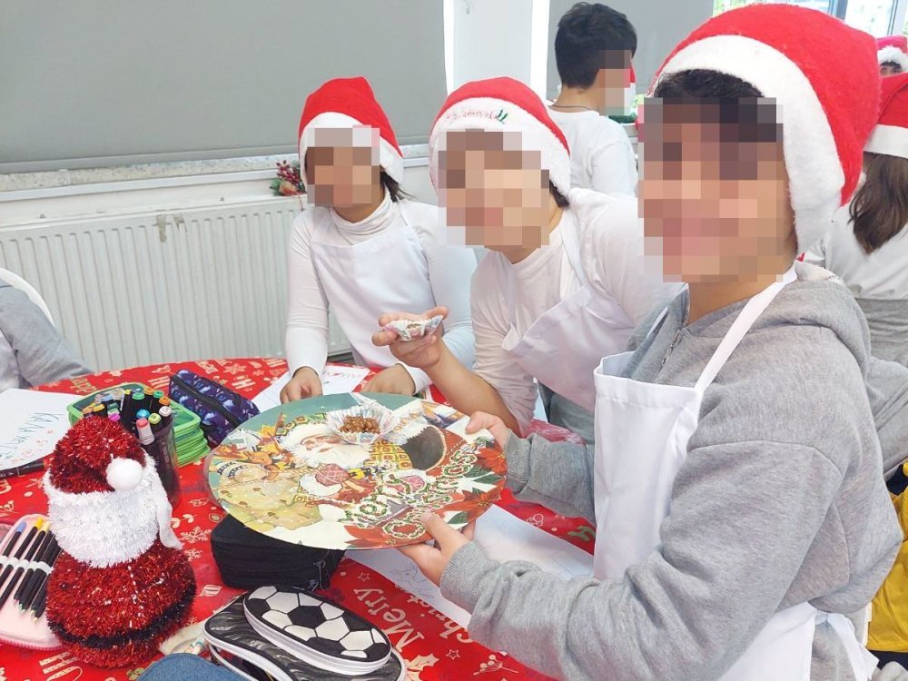 Τα παιδιά της Γ' τάξης έφτιαξαν χριστουγεννιάτικα σοκολατάκια