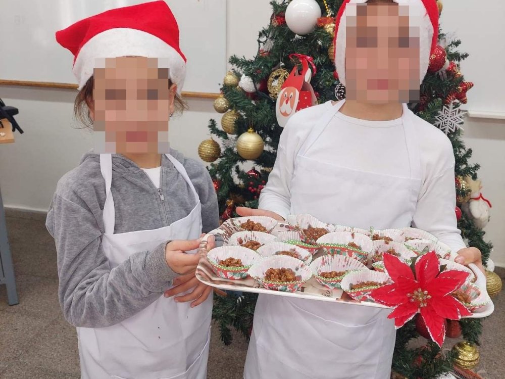 Τα παιδιά της Γ' τάξης έφτιαξαν χριστουγεννιάτικα σοκολατάκια