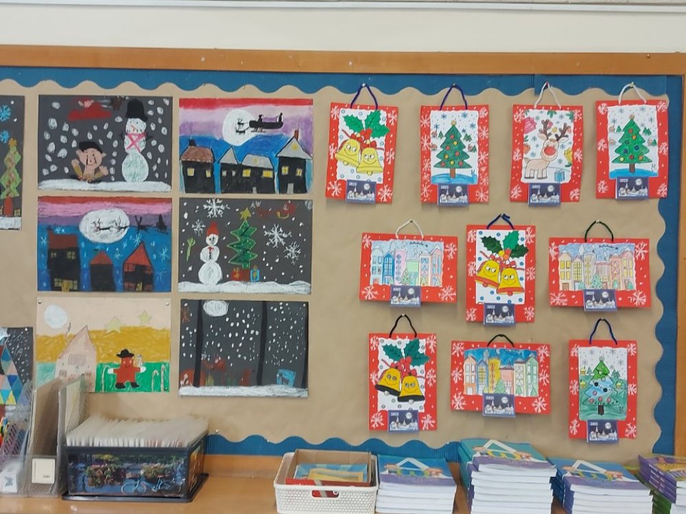 Εικαστικές χριστουγεννιάτικες δημιουργίες από όλα τα παιδιά του σχολείου μας...