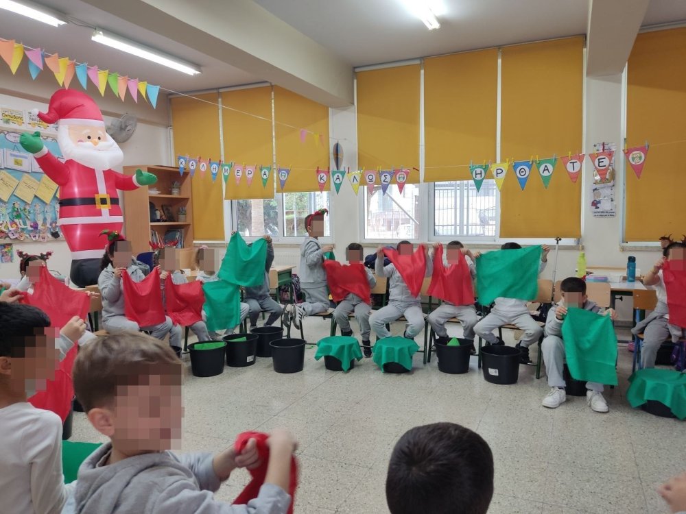 Τα παιδιά της Α' τάξης συμμετείχαν σε μουσικό εργαστήριο με την κ. Κάλια Κωνσταντίνου...