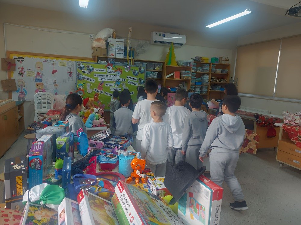 ΠΑΖΑΡΑΚΙ ΑΓΑΠΗΣ ...(Ένα μεγάλο ευχαριστώ και στο σύνδεσμο γονέων που πρόσφερε 50 ευρώ για το παζαράκι μας)