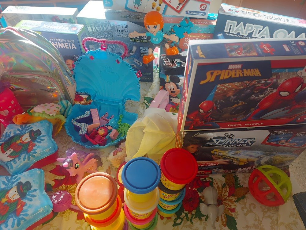 ΠΑΖΑΡΑΚΙ ΑΓΑΠΗΣ ...(Ένα μεγάλο ευχαριστώ και στο σύνδεσμο γονέων που πρόσφερε 50 ευρώ για το παζαράκι μας)