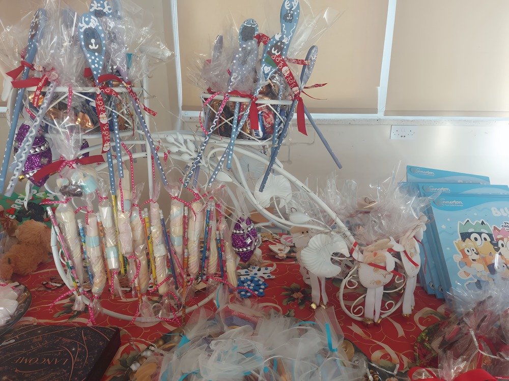 ΠΑΖΑΡΑΚΙ ΑΓΑΠΗΣ ...(Ένα μεγάλο ευχαριστώ και στο σύνδεσμο γονέων που πρόσφερε 50 ευρώ για το παζαράκι μας)