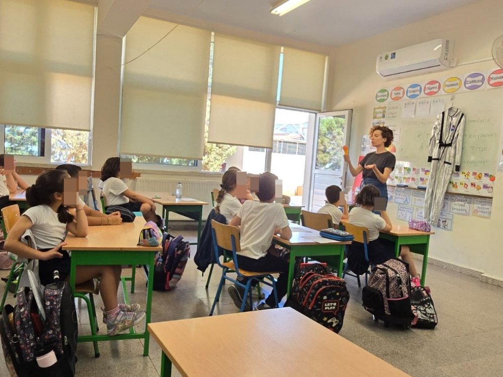 14/5: Εργαστήρι δημιουργικής συγγραφής με αφορμή ένα παραμύθι "Η μύγα και η κανάτα " στα παιδιά του Β1 και Β2 με τη συγγραφέα κ. Μαρία Ιωάννου