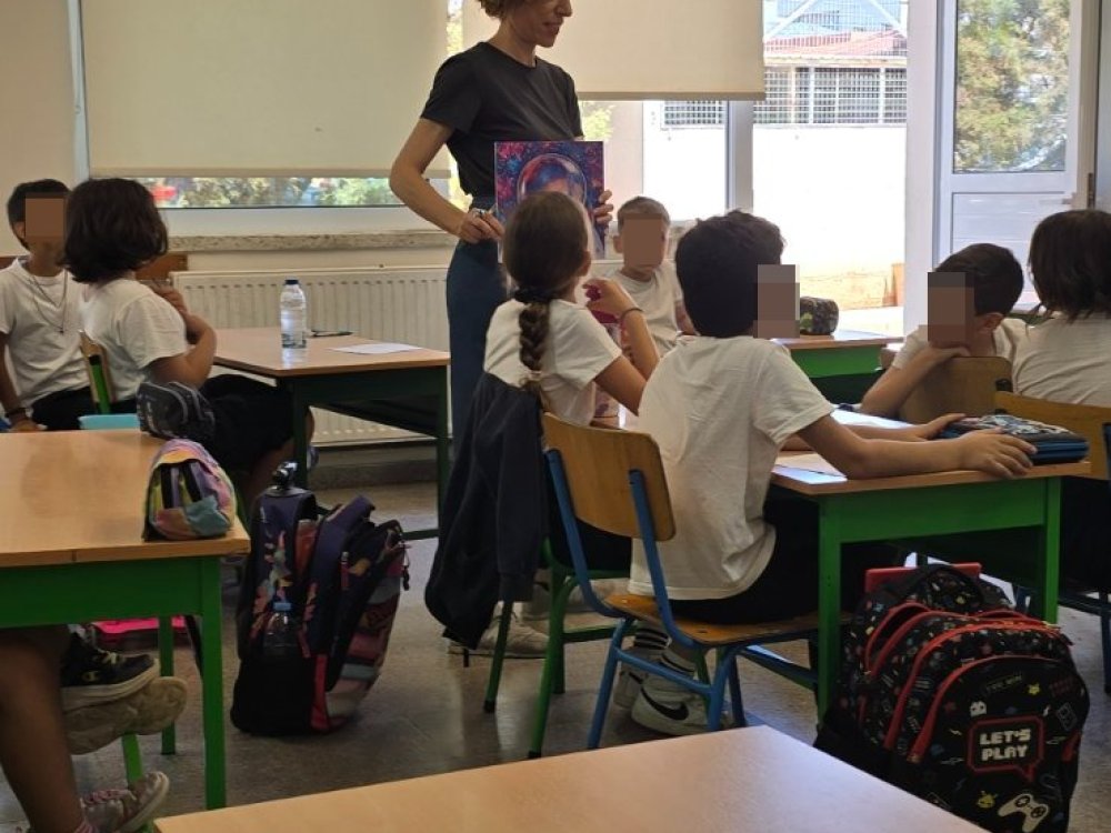 14/5: Εργαστήρι δημιουργικής συγγραφής με αφορμή ένα παραμύθι "Η μύγα και η κανάτα " στα παιδιά του Β1 και Β2 με τη συγγραφέα κ. Μαρία Ιωάννου