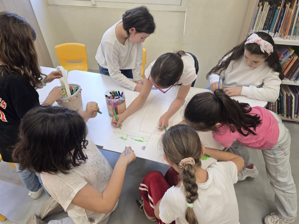 Β' ταξη: εκπαιδευτική εκδρομή στη δημοτική βιβλιοθήκη Λεμεσού