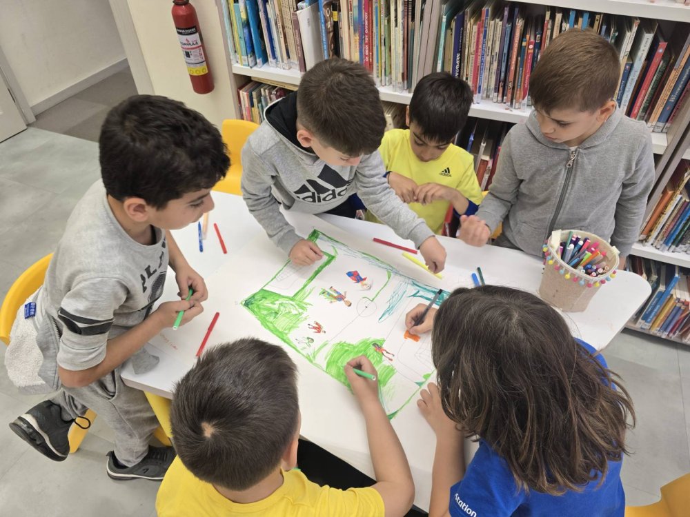 Β' ταξη: εκπαιδευτική εκδρομή στη δημοτική βιβλιοθήκη Λεμεσού