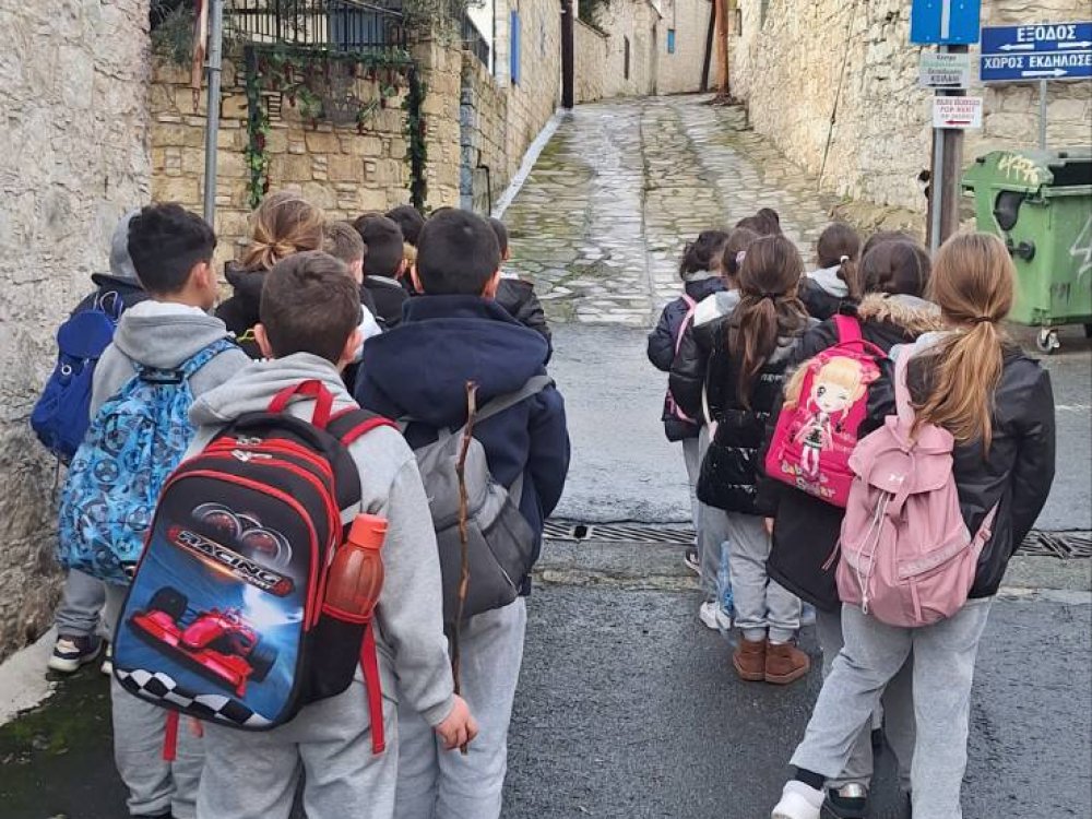 23/1 εκπαιδευτική έκδρομη Γ' τάξης στο περιβάλλοντικο κέντρο Κοιλανίου. Παρακολούθηση θέματος: "Από το στάρι στο ψωμι"