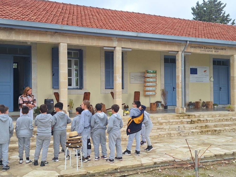 23/1 εκπαιδευτική έκδρομη Γ' τάξης στο περιβάλλοντικο κέντρο Κοιλανίου. Παρακολούθηση θέματος: "Από το στάρι στο ψωμι"