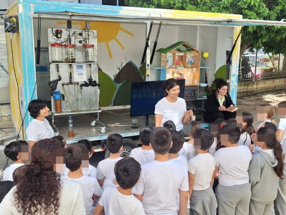 18/3/25: Το καραβάνι της Τηγανοκινησης στο σχολείο μας, γιατι συμμετέχουμε στο πρόγραμμα "Τηγανοκινησης"