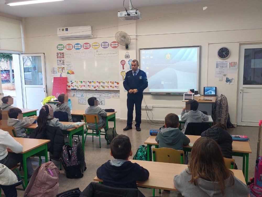 28/2 Μάθημα Κυκλοφοριακής Αγωγής από τον Οικείο Αστυνομικό της Γειτονιάς στα πλαίσια του μαθήματος της Αγωγής Ζωής για τη Β' ταξη