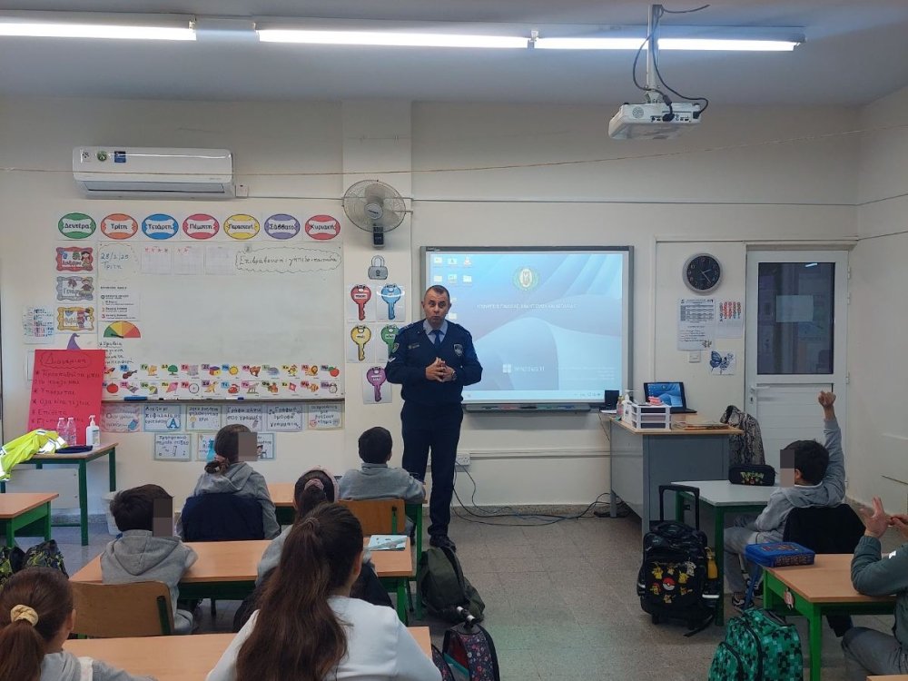 28/2 Μάθημα Κυκλοφοριακής Αγωγής από τον Οικείο Αστυνομικό της Γειτονιάς στα πλαίσια του μαθήματος της Αγωγής Ζωής για τη Β' ταξη