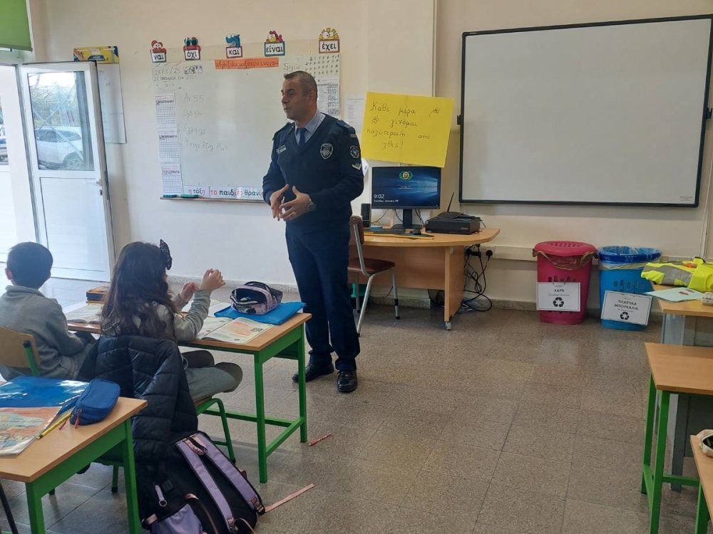 28/2 Μάθημα Κυκλοφοριακής Αγωγής από τον Οικείο Αστυνομικό της Γειτονιάς στα πλαίσια του μαθήματος της Αγωγής Ζωής για τη Β' ταξη