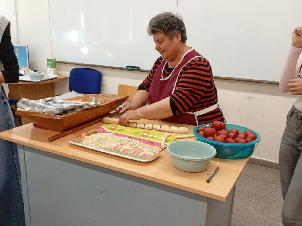 Τα παιδιά του Α1 και του Α2 έφτιαξαν παραδοσιακές αυκωτες και μύρισε το σχολείο "Πασχα"