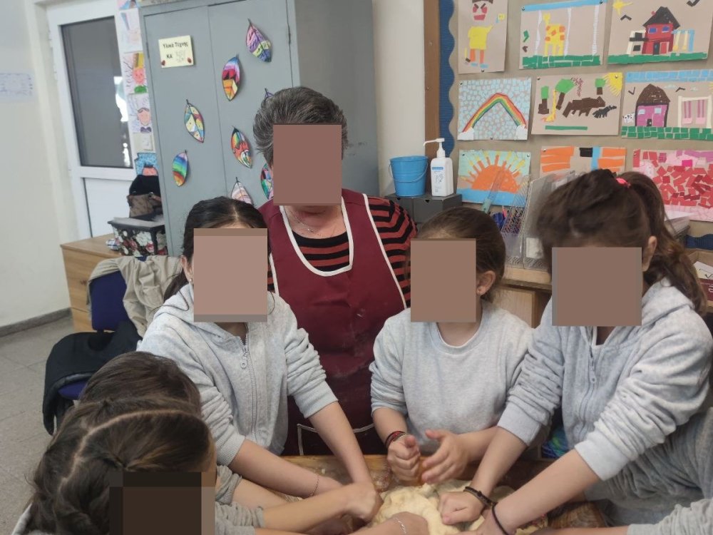 Τα παιδιά του Α1 και του Α2 έφτιαξαν παραδοσιακές αυκωτες και μύρισε το σχολείο "Πασχα"