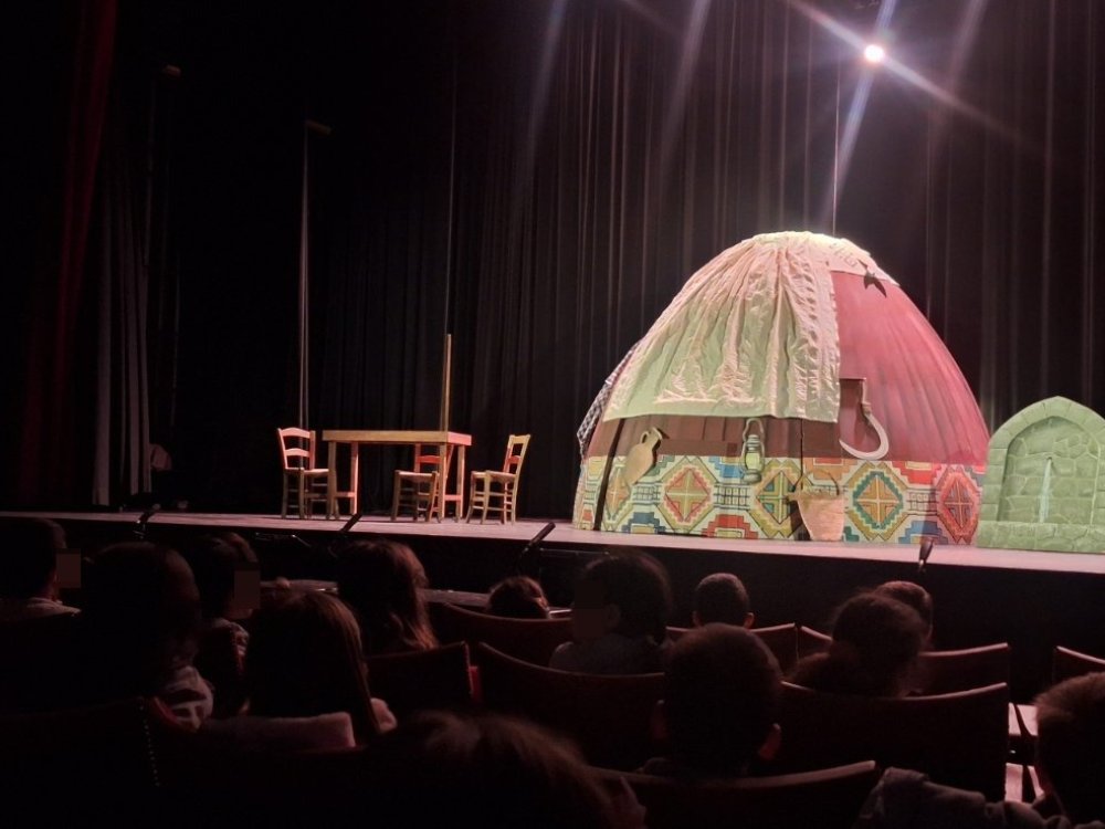 27/1 Παρακολούθηση θεατρικής παράστασης για όλο το σχολειο μεσω της Συνομοσπονδιας Γονεων