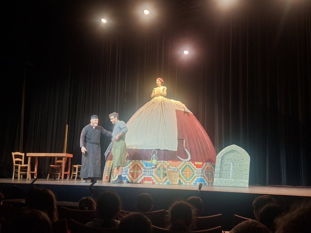 27/1 Παρακολούθηση θεατρικής παράστασης για όλο το σχολειο μεσω της Συνομοσπονδιας Γονεων