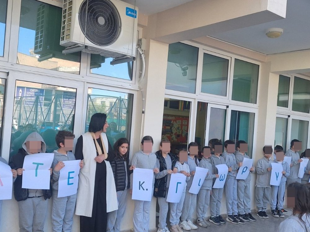 10 Μαρτίου: το σχολείο μας καλωσορίζει πίσω τη διευθύντρια μας κ. Γιωργουλα Πατερα, μετά από την περιπέτεια με την υγεία της...