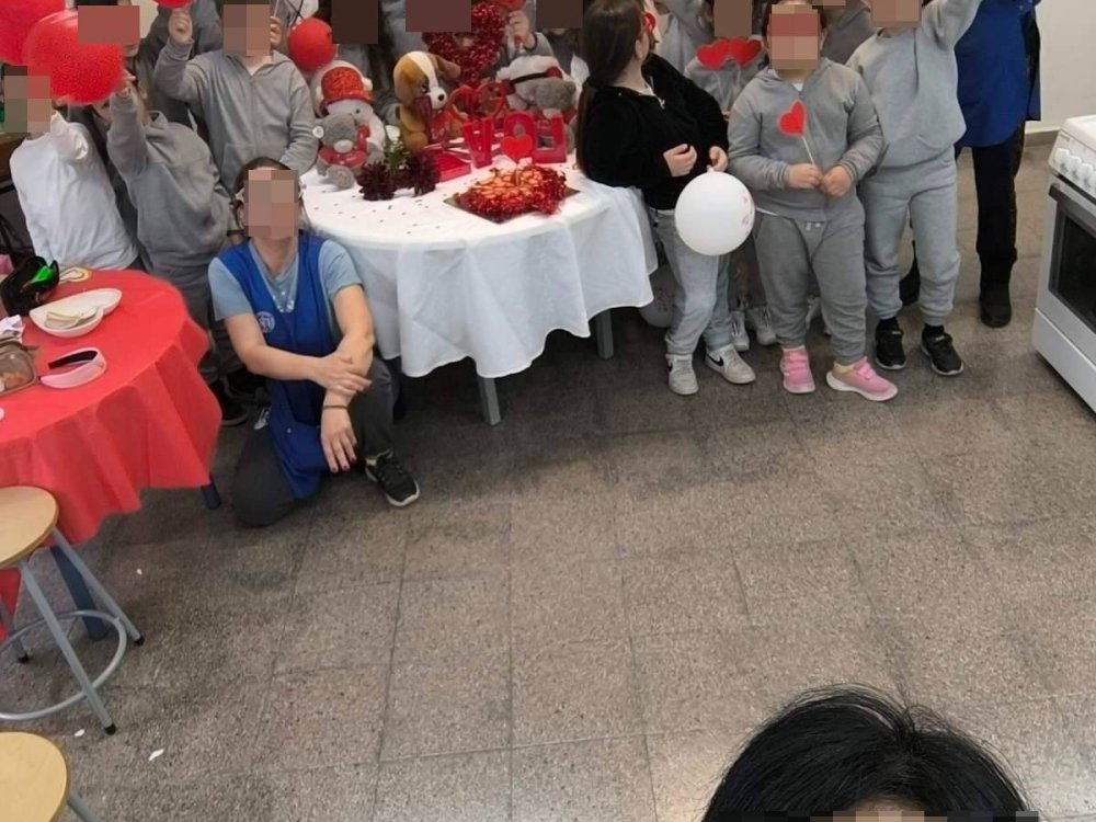 Η Β' τάξη στα πλαίσια του μαθήματος της αγωγής ζωής φτιάχνει "τούρτες αγαπης