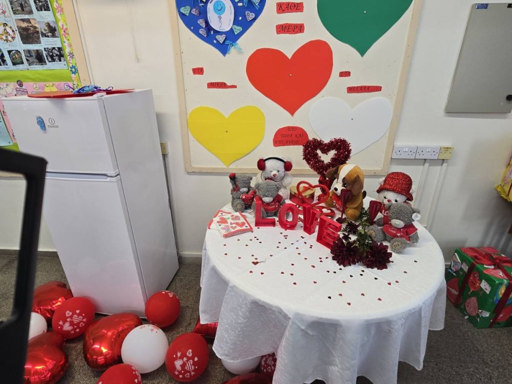 Η Β' τάξη στα πλαίσια του μαθήματος της αγωγής ζωής φτιάχνει "τούρτες αγαπης