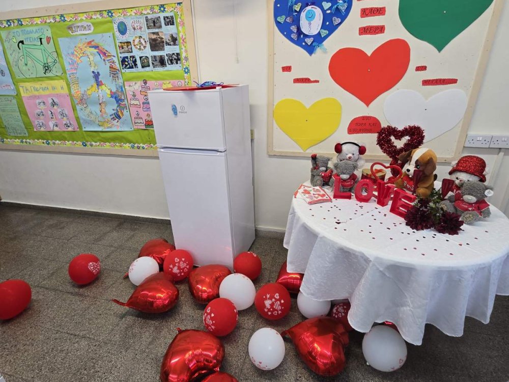 Η Β' τάξη στα πλαίσια του μαθήματος της αγωγής ζωής φτιάχνει "τούρτες αγαπης