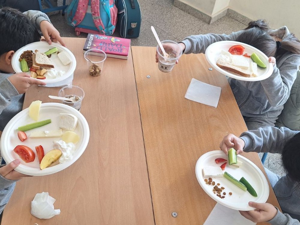 7/2/25 : Παρουσιαση αξιας υγιεινου προγευματος και υγιεινό πρόγευμα προς ολα τα παιδια. Μια δράση του Συνδέσμου Γονεων σε συνεργασία με την Γ Τεχνική Σχολη