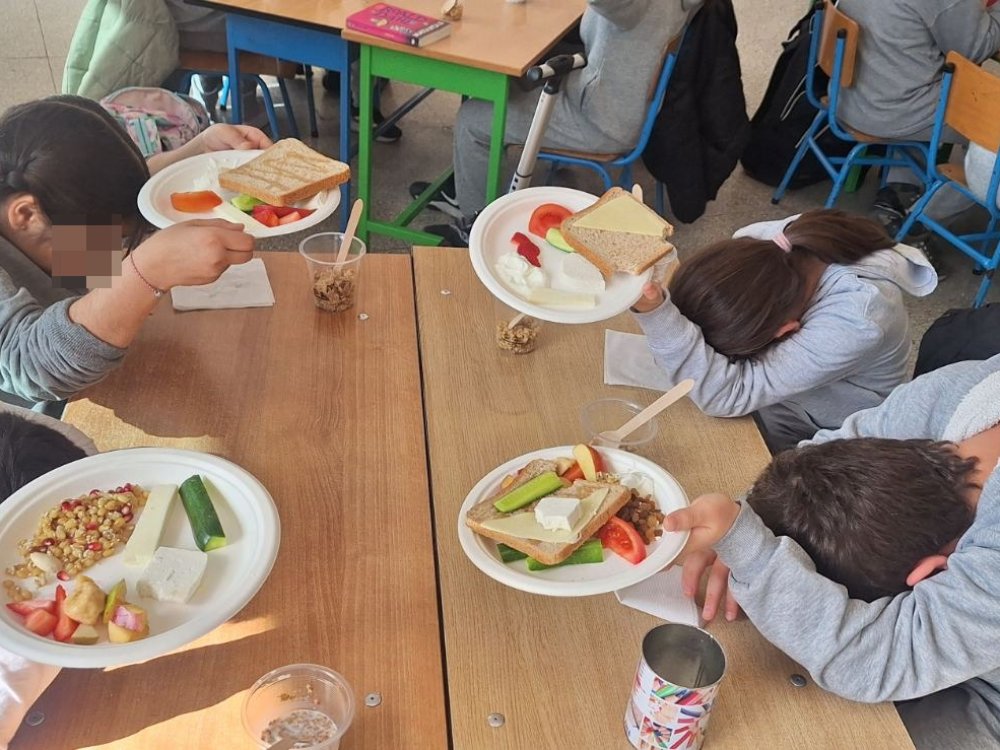 7/2/25 : Παρουσιαση αξιας υγιεινου προγευματος και υγιεινό πρόγευμα προς ολα τα παιδια. Μια δράση του Συνδέσμου Γονεων σε συνεργασία με την Γ Τεχνική Σχολη