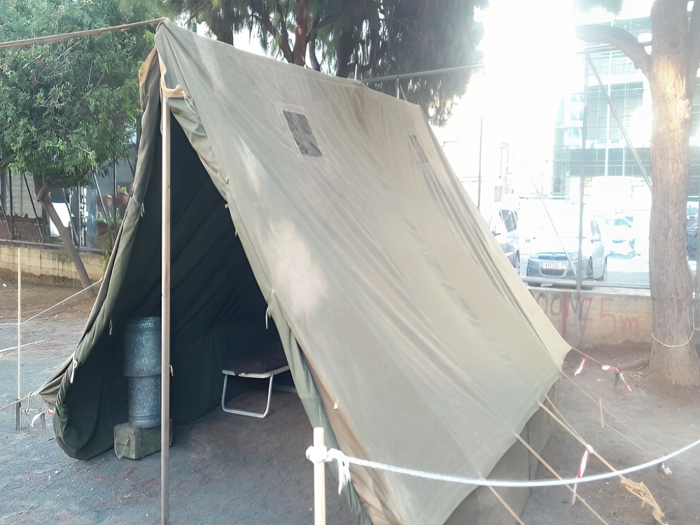 Αληθινό αντίσκηνο στην αυλή του σχολείου μας,όπως έζησαν οι πρόσφυγες του '74