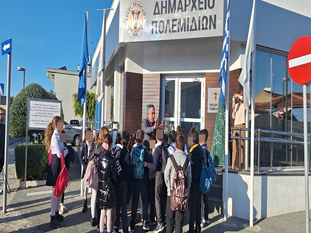 Το Γ' 2 επισκέπτεται τον Δήμαρχο Πολεμιδιων,  κ. Αντρο Θεοδώρου. 