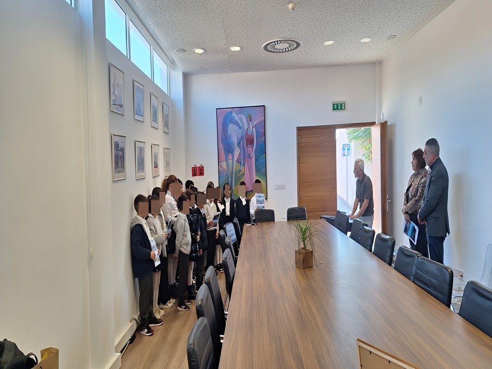 Το Γ' 2 επισκέπτεται τον Δήμαρχο Πολεμιδιων,  κ. Αντρο Θεοδώρου. 