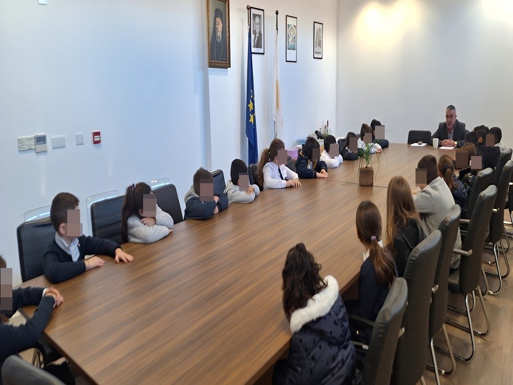 Το Γ' 2 επισκέπτεται τον Δήμαρχο Πολεμιδιων,  κ. Αντρο Θεοδώρου. 