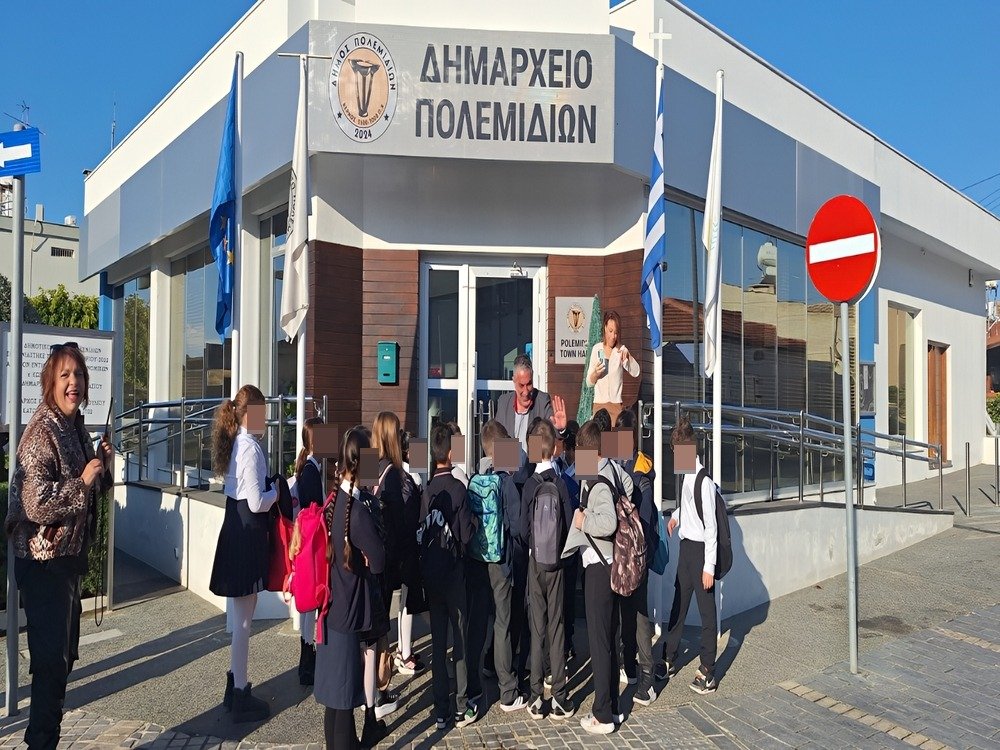 Το Γ' 2 επισκέπτεται τον Δήμαρχο Πολεμιδιων,  κ. Αντρο Θεοδώρου. 