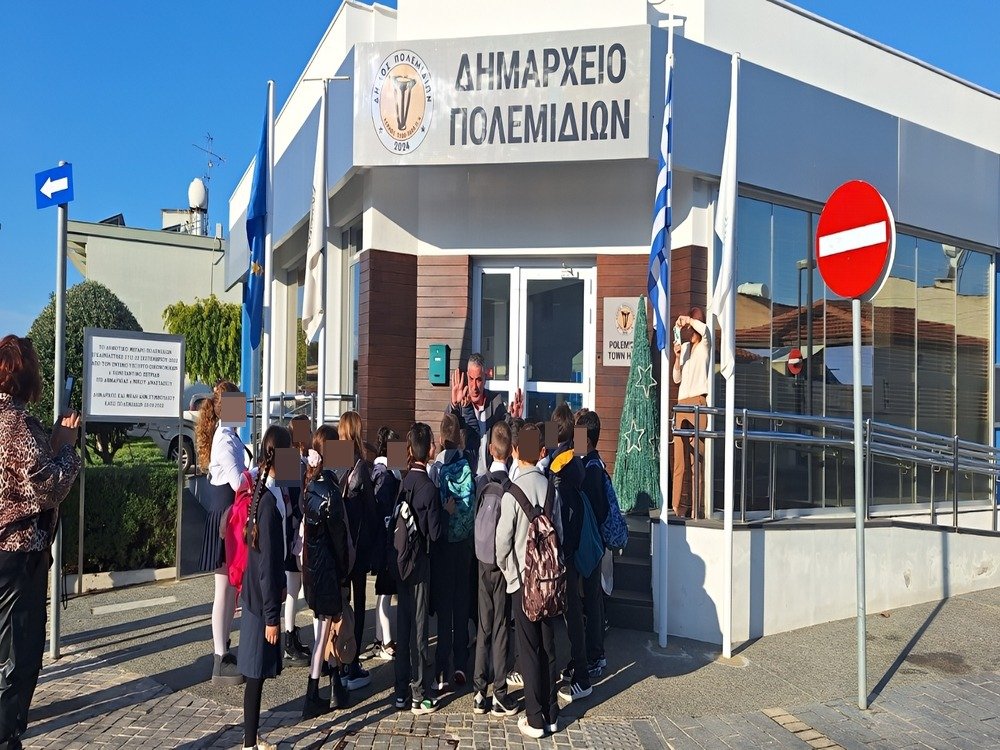 Το Γ' 2 επισκέπτεται τον Δήμαρχο Πολεμιδιων,  κ. Αντρο Θεοδώρου. 