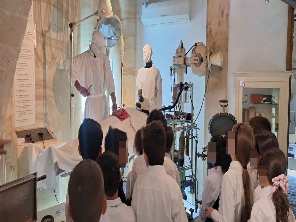 Το Γ' 2 επισκέπτεται το Ιατρικό Μουσείο Πολεμιδιών