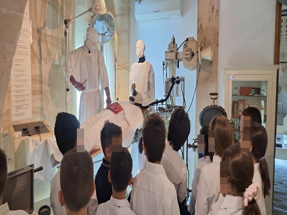 Το Γ' 2 επισκέπτεται το Ιατρικό Μουσείο Πολεμιδιών