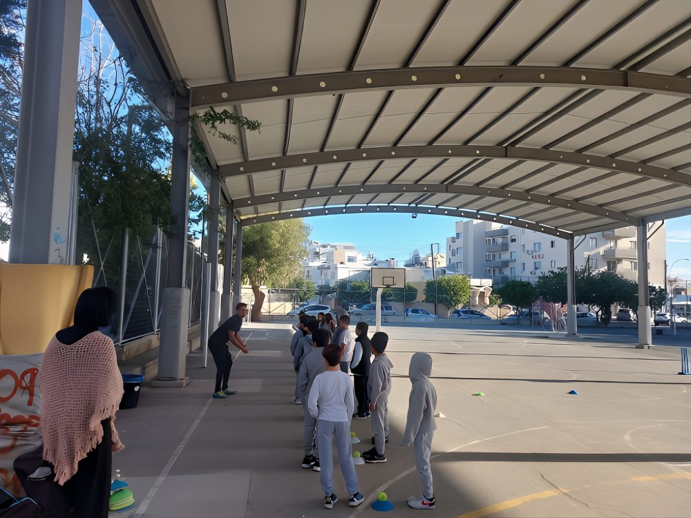 Εκμάθηση κρίκετ από τον προπονητή της παγκυπριας ομοσπονδίας κρίκετ