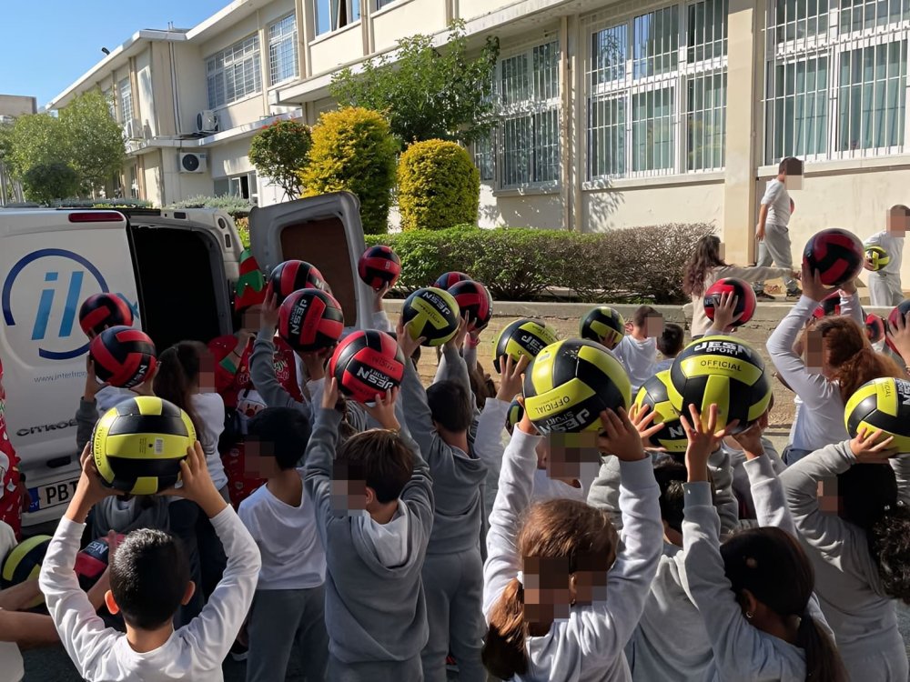 Ο ΣΓ ευχαριστεί την εταιρεία INTERFREIGHT για την ευγενική χορηγία της απο μία μπάλα σε κάθε παιδί του σχολείου μας. 