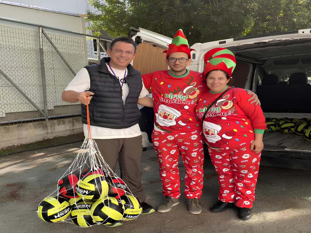 Ο ΣΓ ευχαριστεί την εταιρεία INTERFREIGHT για την ευγενική χορηγία της απο μία μπάλα σε κάθε παιδί του σχολείου μας. 