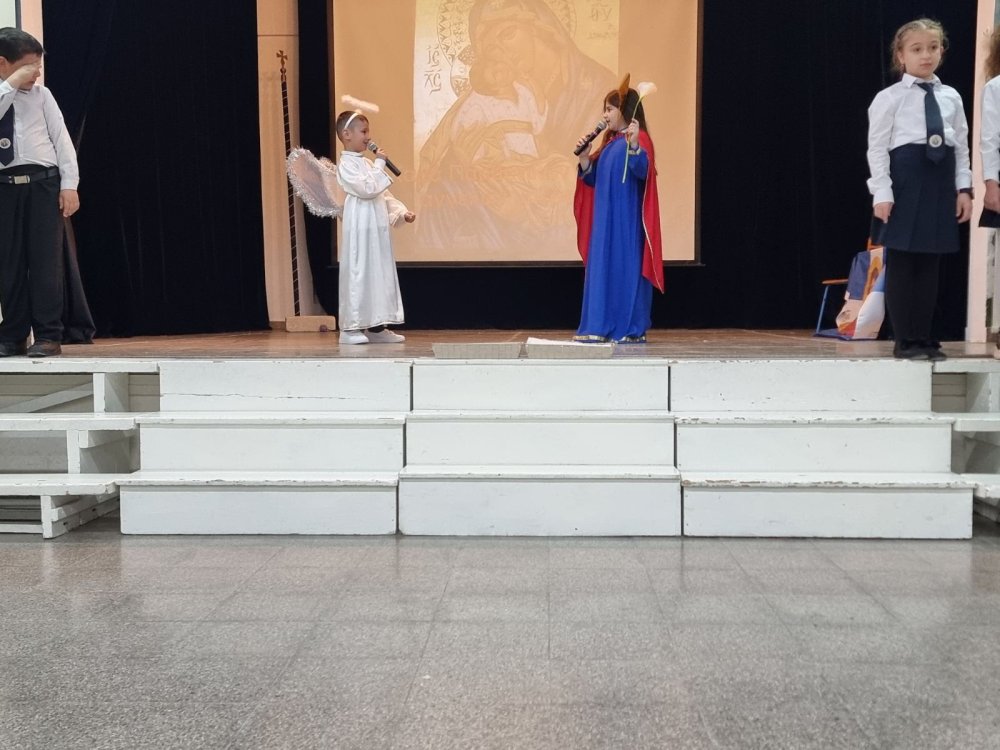 Εορτασμός της επετείου της 25ης Μαρτίου από τους μαθητές της Β΄ και της Γ΄ τάξης του σχολείου μας.