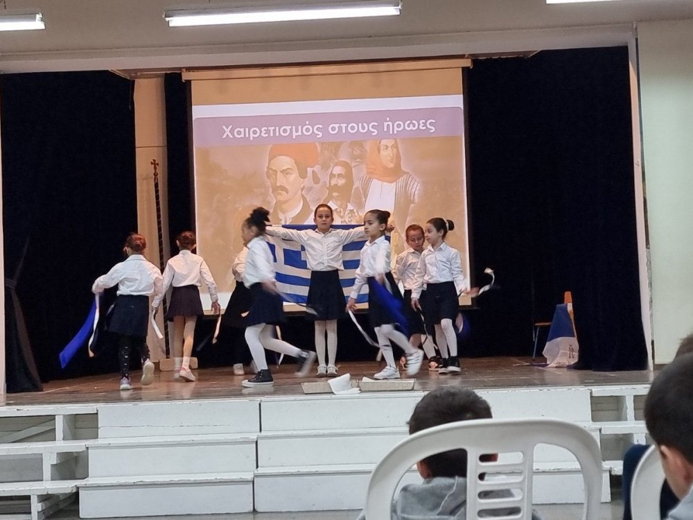 Εορτασμός της επετείου της 25ης Μαρτίου από τους μαθητές της Β΄ και της Γ΄ τάξης του σχολείου μας.