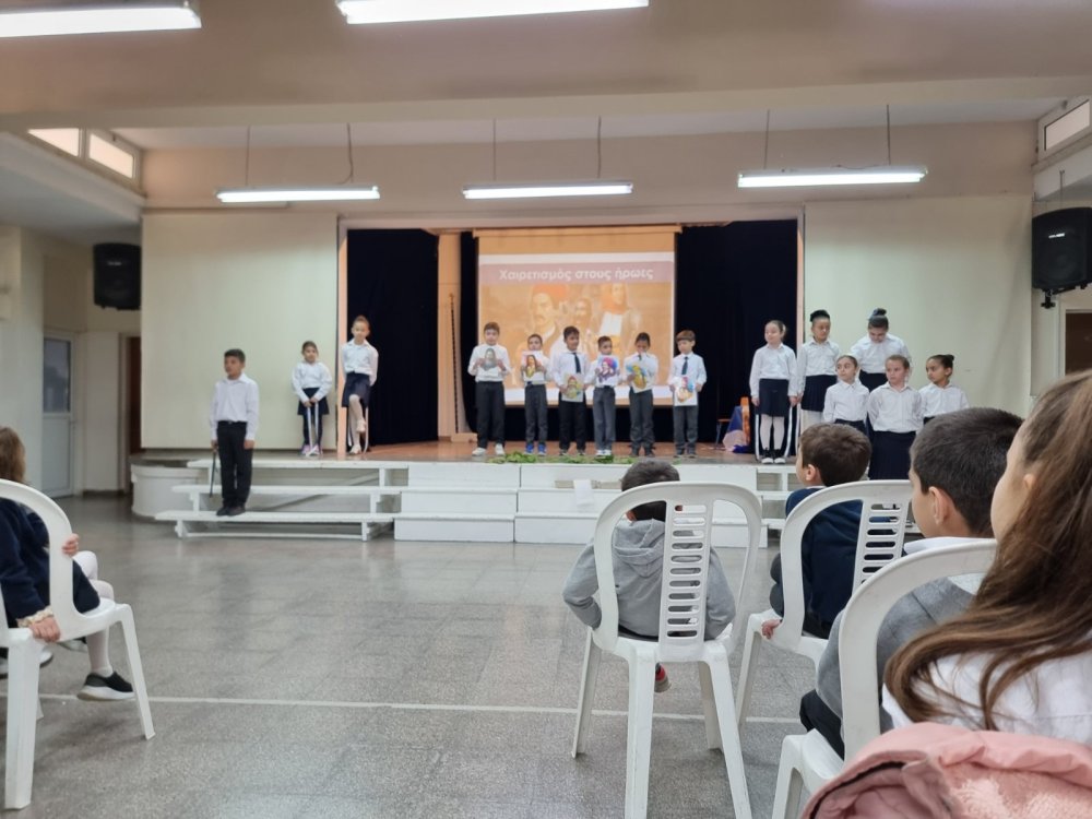 Εορτασμός της επετείου της 25ης Μαρτίου από τους μαθητές της Β΄ και της Γ΄ τάξης του σχολείου μας.