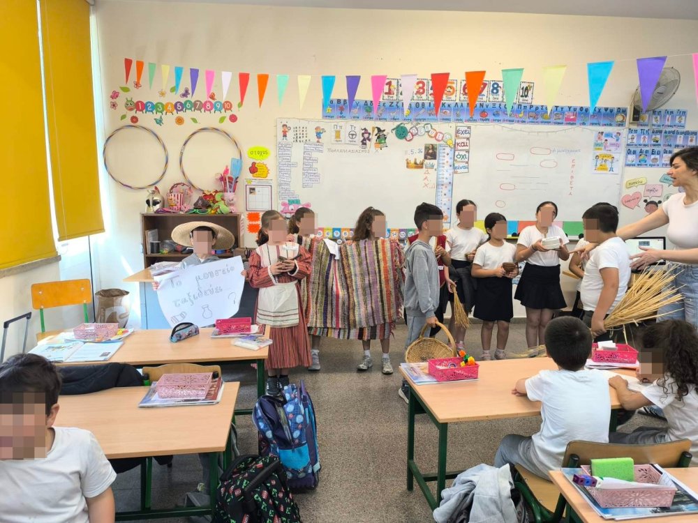 Τα εκθεματα του λαογραφικου μουσειου της Β' ταξης ταξιδευουν...