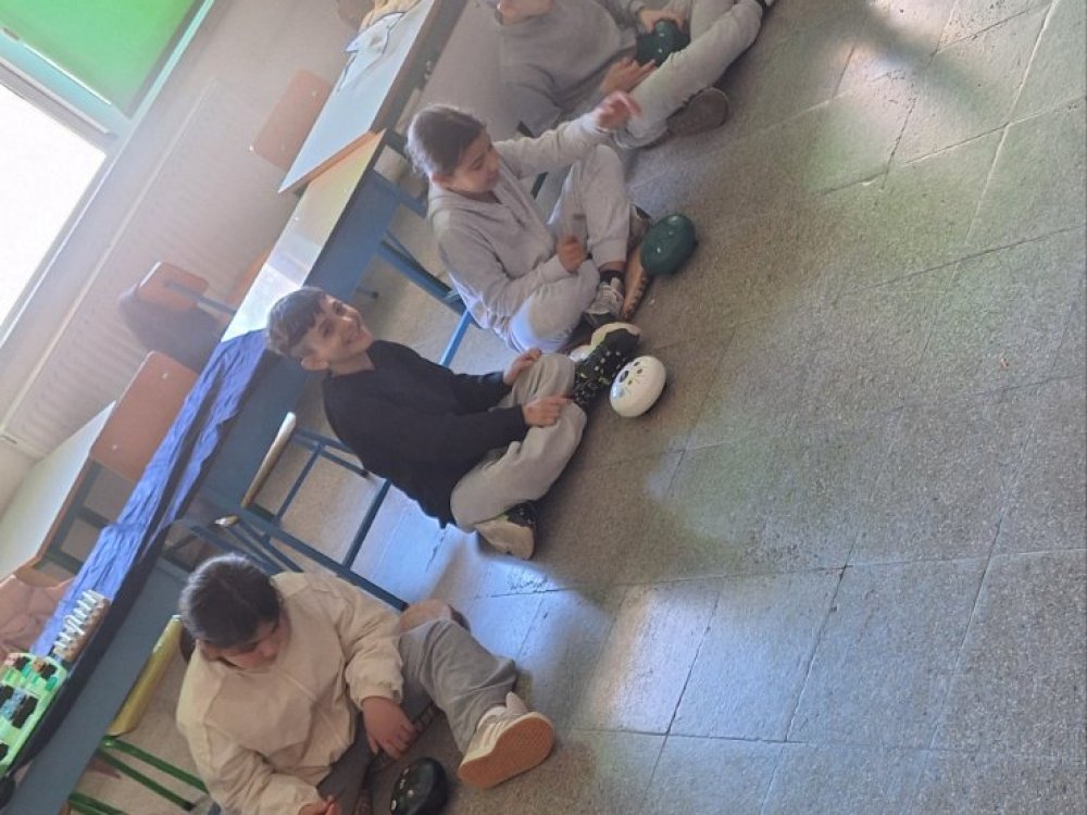 17/3, τα τμήματα Γ1 και Γ2 συμμετείχαν σε πρόγραμμα με διαδραστικά μεσαιωνικά παραμύθια και χρήση ΤΝ, σε συνεργασία με θεατρολόγους.