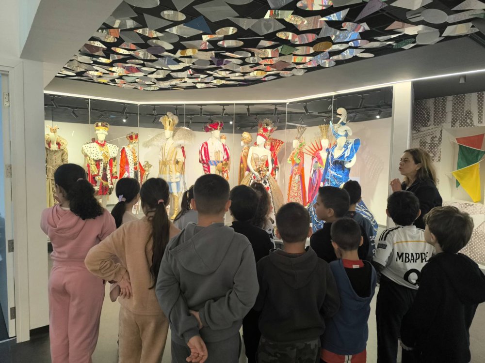 20/2/2026 Οι Β΄ τάξεις επισκέφθηκαν το Μουσείο Καρναβαλιού.