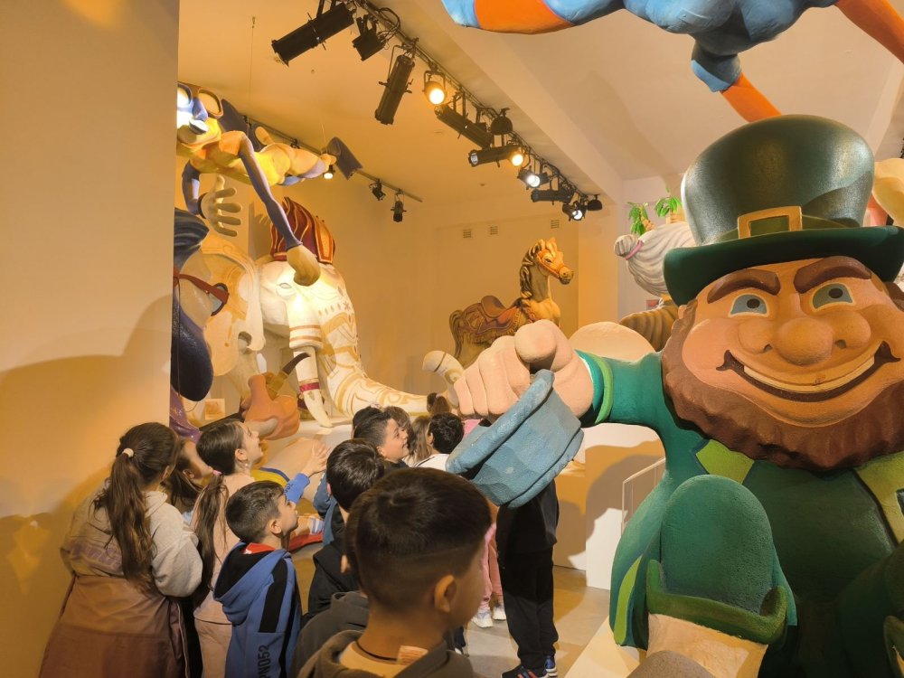 20/2/2026 Οι Β΄ τάξεις επισκέφθηκαν το Μουσείο Καρναβαλιού.