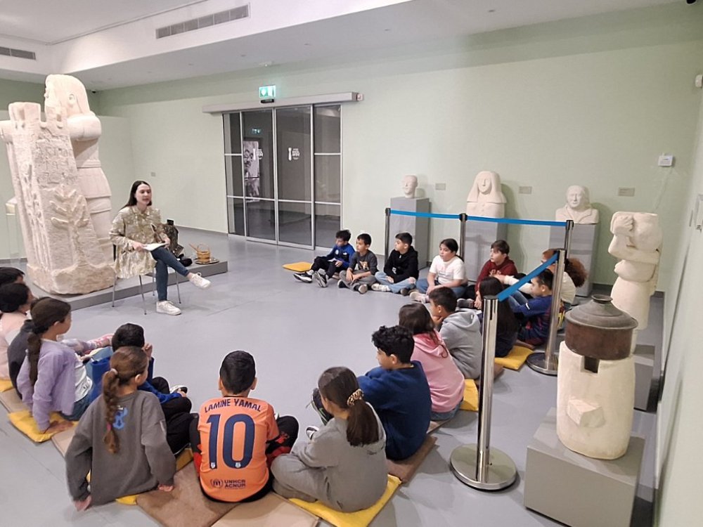 Παρασκευή 13/3, τα τμήματα Γ1 και Γ2 επισκέφθηκαν το Μουσείο Κώστα Αργύρου και συμμετείχαν σε διαδραστικές δραστηριότητες με θεατρολόγο, οι οποίες αφορούσαν το έργο του Κώστα Αργύρου «Ο Διγενής τζιαι ο Ακρίτας».