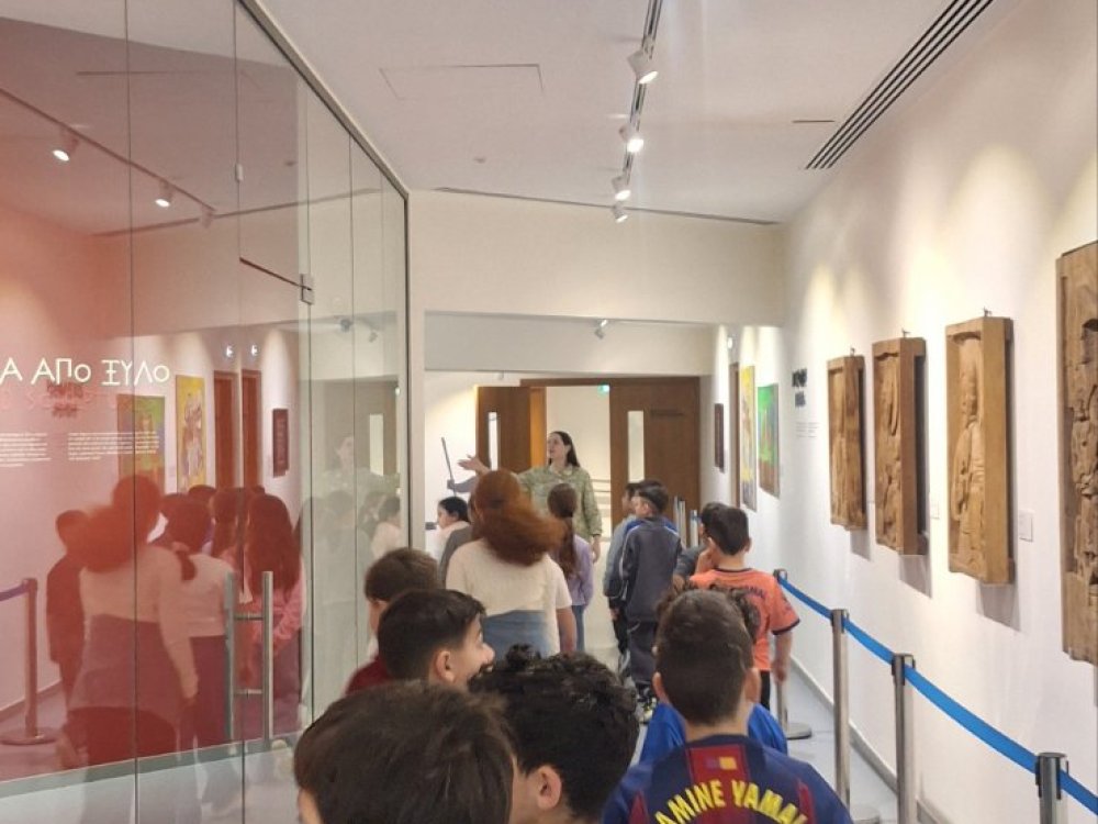 Παρασκευή 13/3, τα τμήματα Γ1 και Γ2 επισκέφθηκαν το Μουσείο Κώστα Αργύρου και συμμετείχαν σε διαδραστικές δραστηριότητες με θεατρολόγο, οι οποίες αφορούσαν το έργο του Κώστα Αργύρου «Ο Διγενής τζιαι ο Ακρίτας».