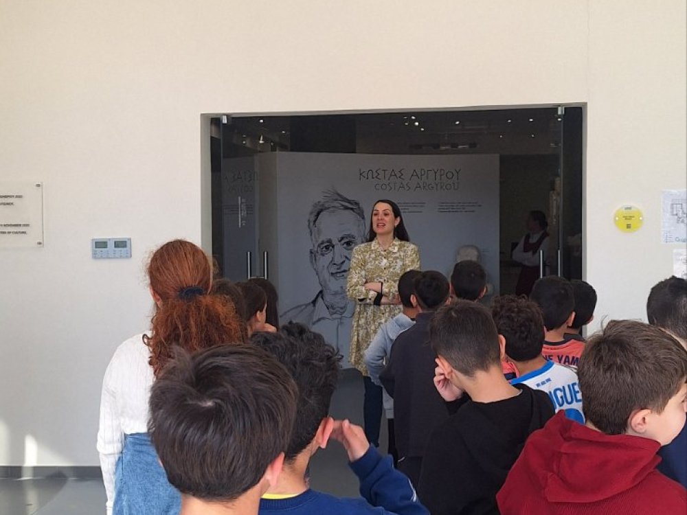 Παρασκευή 13/3, τα τμήματα Γ1 και Γ2 επισκέφθηκαν το Μουσείο Κώστα Αργύρου και συμμετείχαν σε διαδραστικές δραστηριότητες με θεατρολόγο, οι οποίες αφορούσαν το έργο του Κώστα Αργύρου «Ο Διγενής τζιαι ο Ακρίτας».