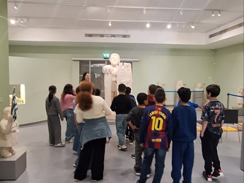 Παρασκευή 13/3, τα τμήματα Γ1 και Γ2 επισκέφθηκαν το Μουσείο Κώστα Αργύρου και συμμετείχαν σε διαδραστικές δραστηριότητες με θεατρολόγο, οι οποίες αφορούσαν το έργο του Κώστα Αργύρου «Ο Διγενής τζιαι ο Ακρίτας».