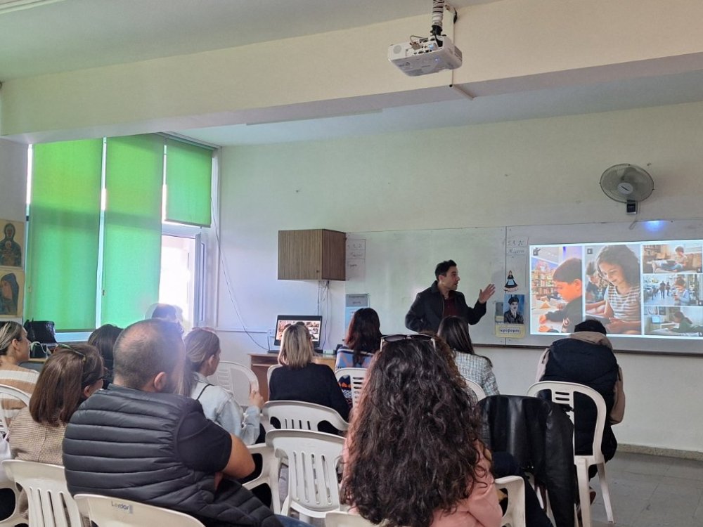 Επιμορφωτικό σεμινάριο προς τους γονείς από τον Δρα Παναγιώτη Κοσμά με θέμα: «ΤΝ, ψηφιακές τεχνολογίες και παιδιά: Τι πρέπει να ξέρουμε», στα πλαίσια του προγράμματος Επαγγελματικής Μάθησης του σχολείου μας με το ΠΙΚ.